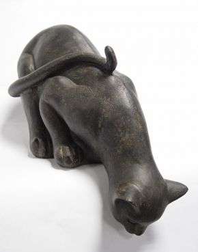 Resin Katze "Looking down"