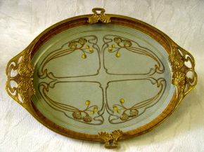 Porzellan Tablett mit Bronze Verzierungen