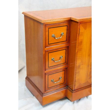 "Breakfront Sideboard für TV" in Eibe