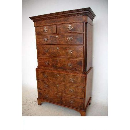 Antike Nussbaum Kommode "Tallboy"