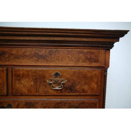 Antike Nussbaum Kommode "Tallboy"