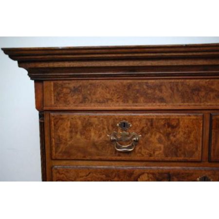 Antike Nussbaum Kommode "Tallboy"