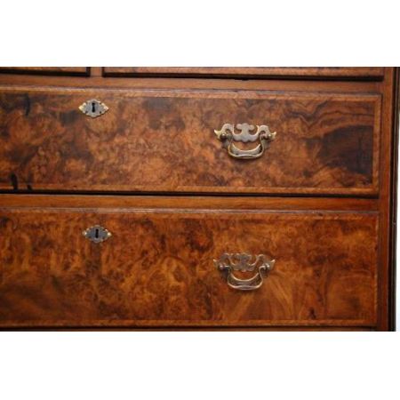 Antike Nussbaum Kommode "Tallboy"