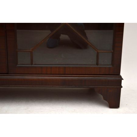 Typisch georgianisches Bookcase "Diamond Front"