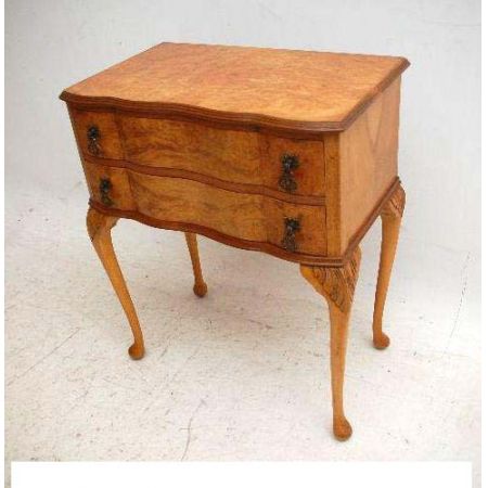 Queen Anne Beistelltisch, 2 Schubladen