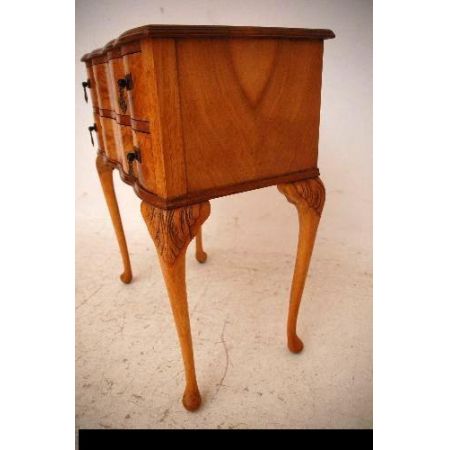 Queen Anne Beistelltisch, 2 Schubladen