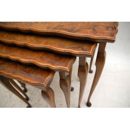 4 Antike Queen Anne Beistelltischchen