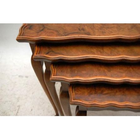 4 Antike Queen Anne Beistelltischchen