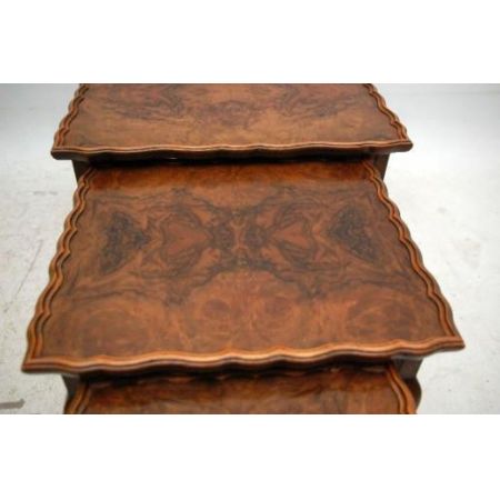 4 Antike Queen Anne Beistelltischchen