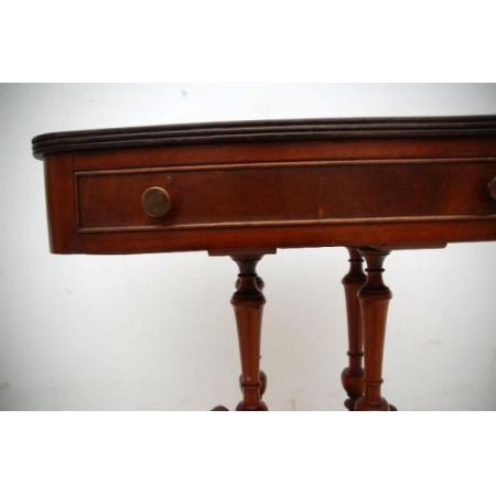 Ein Paar Mahagoni Beistelltische