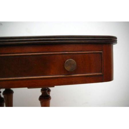 Ein Paar Mahagoni Beistelltische