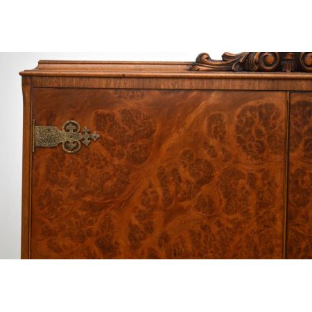 Queen Ann Cabinet Schrank