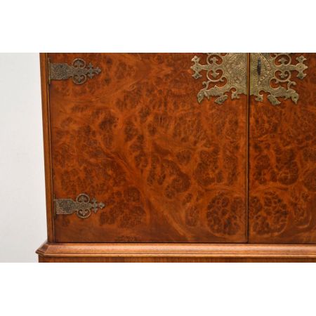 Queen Ann Cabinet Schrank