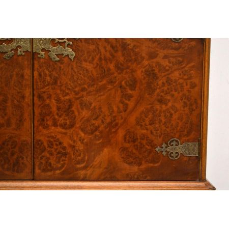 Queen Ann Cabinet Schrank