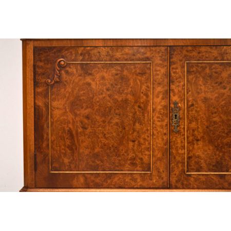 Queen Ann Cabinet Schrank