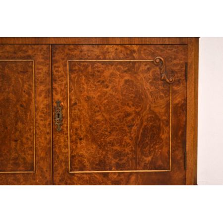 Queen Ann Cabinet Schrank