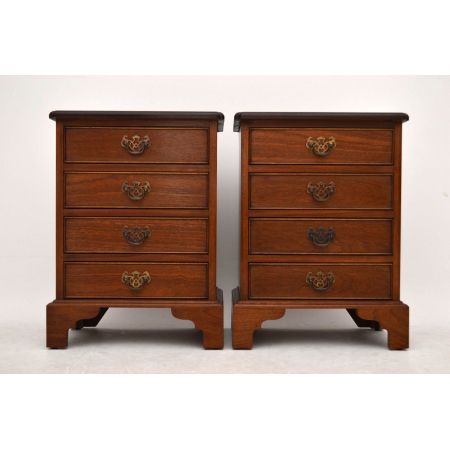 Kommode Nachtschränkchen antike aus Eibenholz