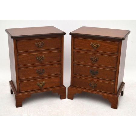 Kommode Nachtschränkchen antike aus Eibenholz