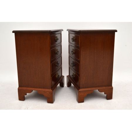 Kommode Nachtschränkchen antike aus Eibenholz