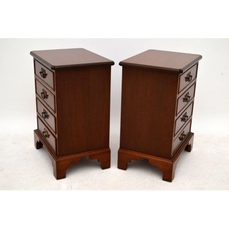 Kommode Nachtschränkchen antike aus Eibenholz