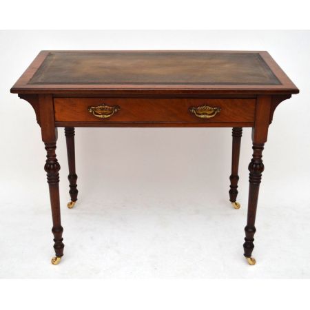 Kleiner antiker Schreibtisch sehr alt