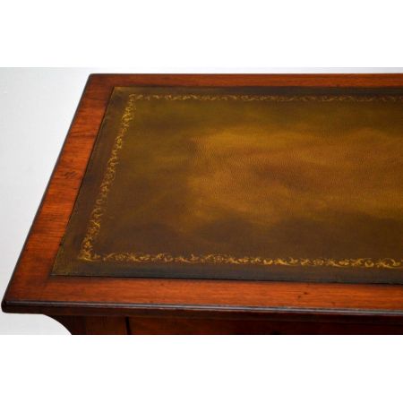 Kleiner antiker Schreibtisch sehr alt