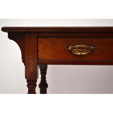 Kleiner antiker Schreibtisch sehr alt