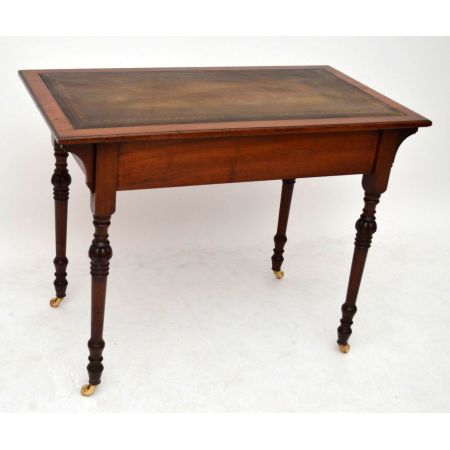 Kleiner antiker Schreibtisch sehr alt