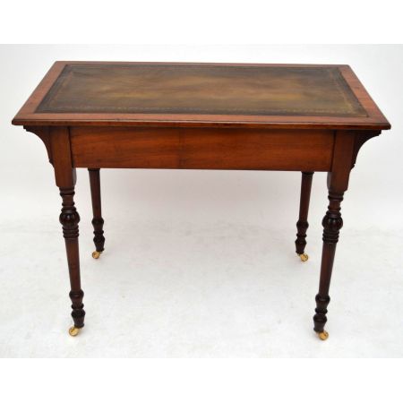 Kleiner antiker Schreibtisch sehr alt