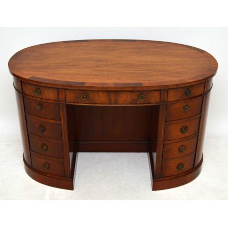 Antiker ovaler Schreibtisch desk