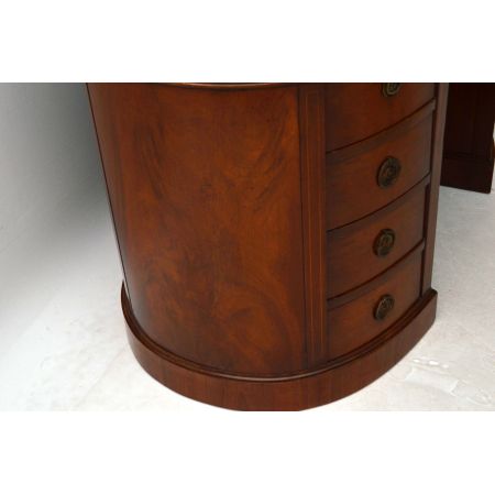 Antiker ovaler Schreibtisch desk