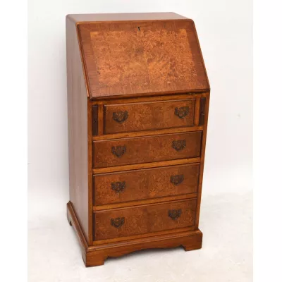 Schlanker Burr Walnut Sekretär Bureau