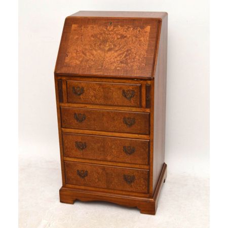 Schlanker Burr Walnut Sekretär Bureau