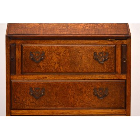 Schlanker Burr Walnut Sekretär Bureau