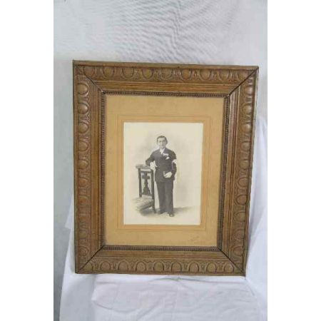 Bild "Mann und Stuhl"