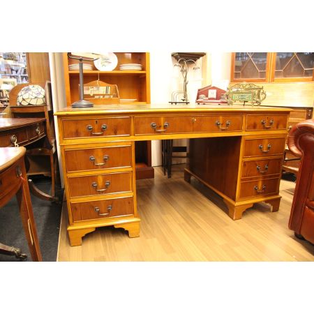 Schreibtisch  Eibe England Grüne Prägelederplatte