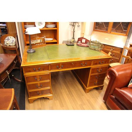 Schreibtisch  Eibe England Grüne Prägelederplatte