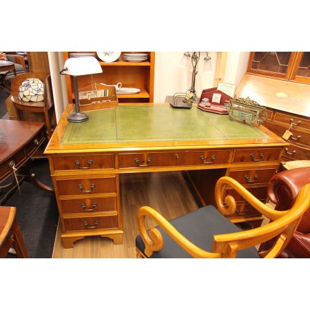 Schreibtisch  Eibe England Grüne Prägelederplatte