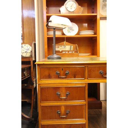 Schreibtisch  Eibe England Grüne Prägelederplatte