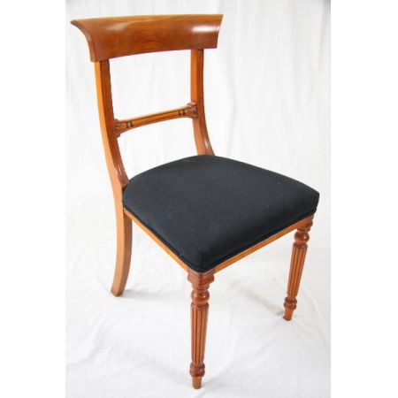 "Chair" in Eibe - auch in Mahagoni erhältlich 