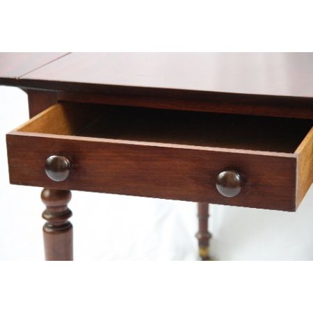 Antiker Tisch / Pemborke Table