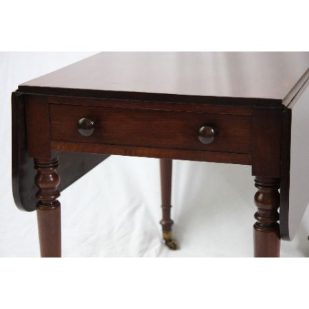 Antiker Tisch / Pemborke Table