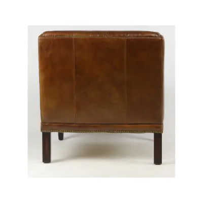 Französischer Clubsessel mit Knopfheftung