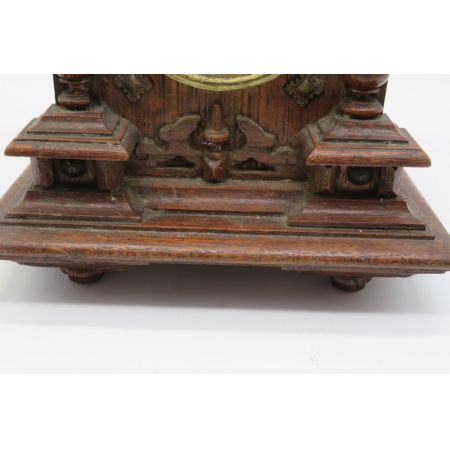 Original antike Uhr mit Holzgehäuse, feine Schnitzarbeiten, defektes Uhrwerk