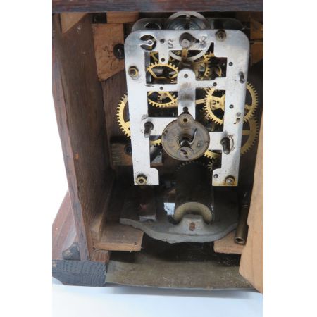 Original antike Uhr mit Holzgehäuse, feine Schnitzarbeiten, defektes Uhrwerk