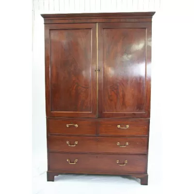 Kleiderschrank - Linnenpress