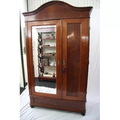 Kleiderschrank