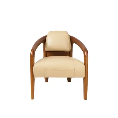 Weißer Sessel mit massivem Holzrahmen