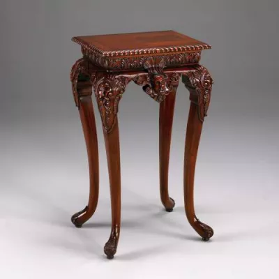 Kleiner Beistelltisch "Heavy Carved Stand"