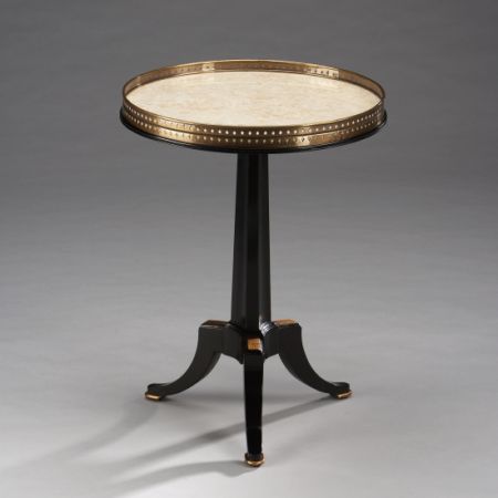 "Tripod Table Ebonized" - kleiner Tisch